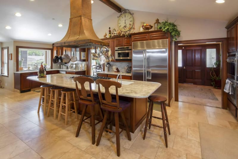 The main kitchen, with an island and room for the group to cook together